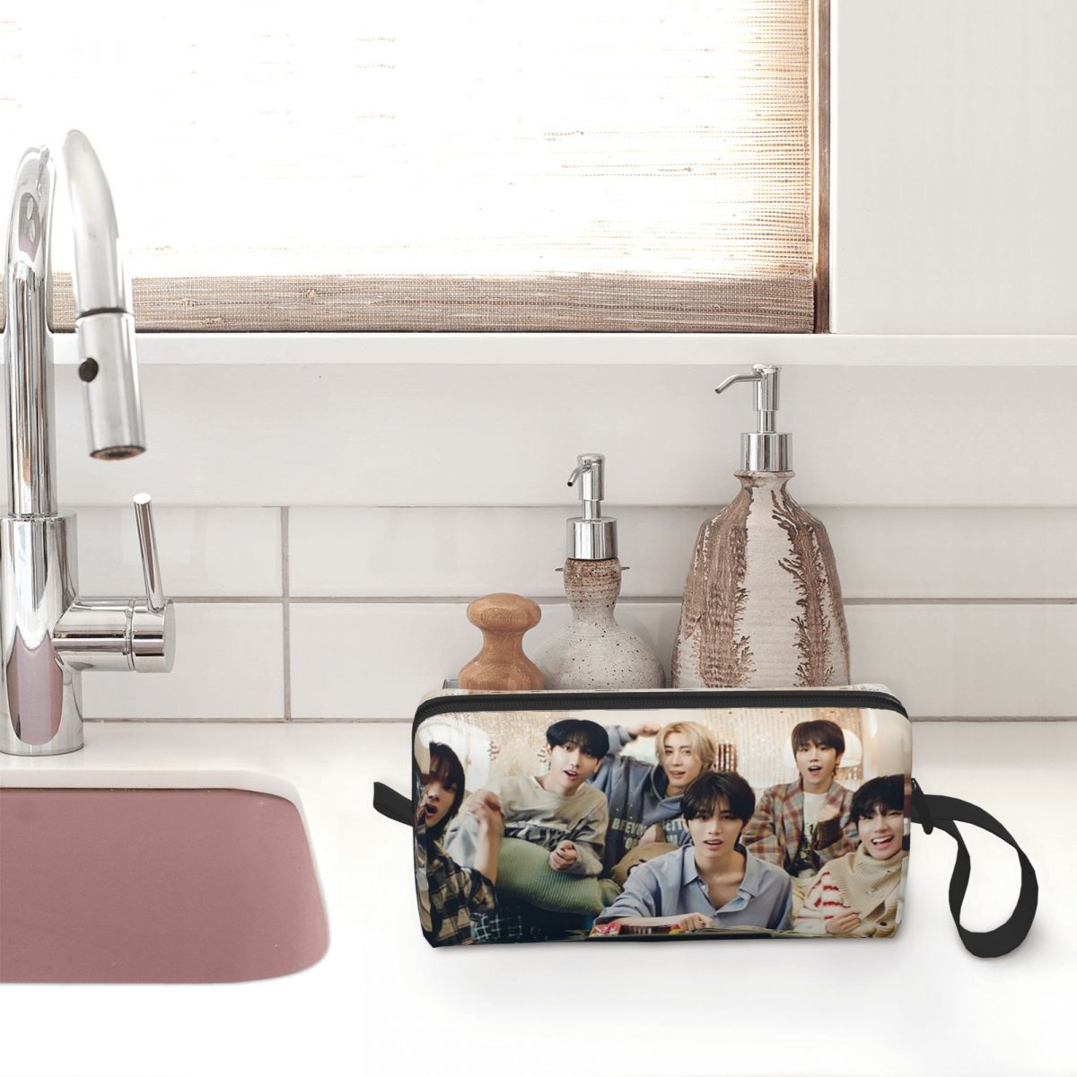 Boy Next Door KPOP Makeup Bag  - Women Bags Next บทวิจารณ์และราคา